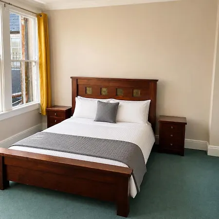 Modern In The Heart Of 4 Shared