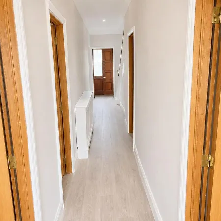 Modern In The Heart Of 4 Shared Apartment